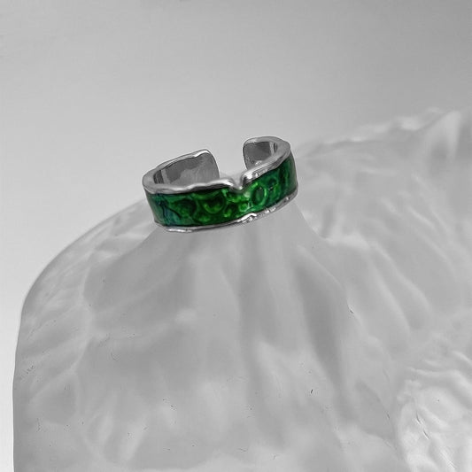 Adjustable Green Ring with High-Grade Light Luxury Design