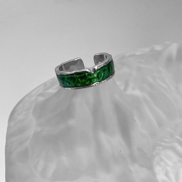Adjustable Green Ring with High-Grade Light Luxury Design